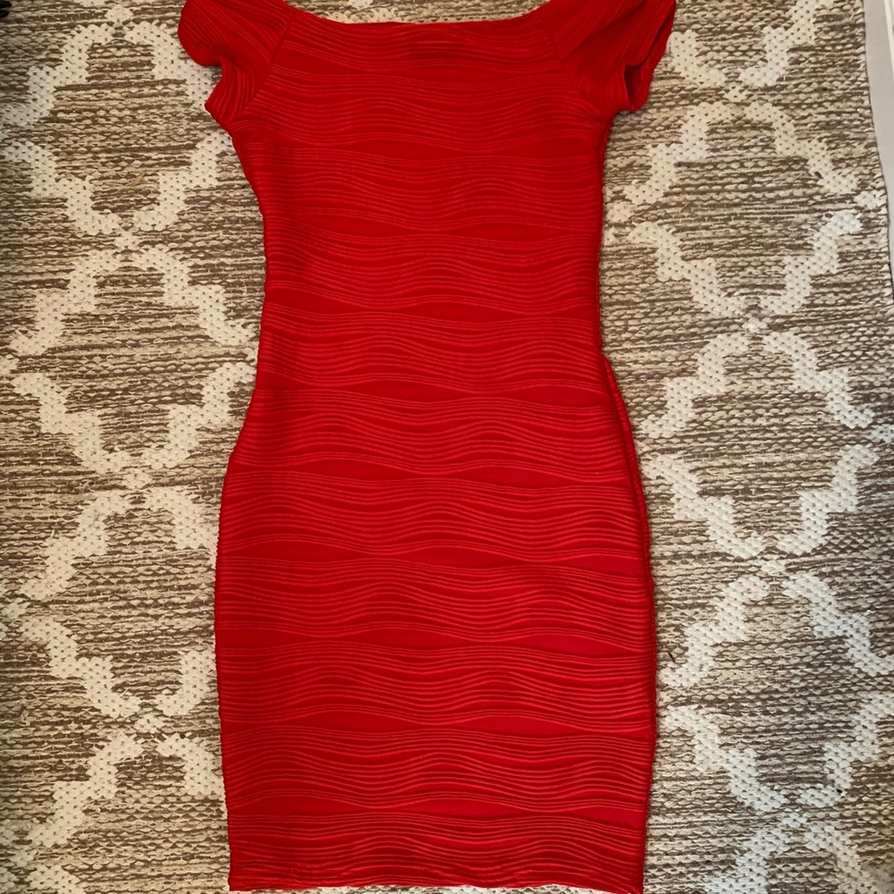 Bodycon red dress